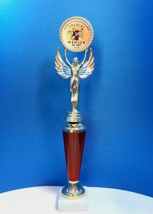 Приз Ника на красном пьедестале