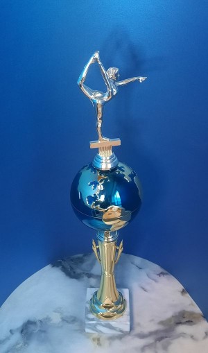 Кубок "Планета с фигурой"