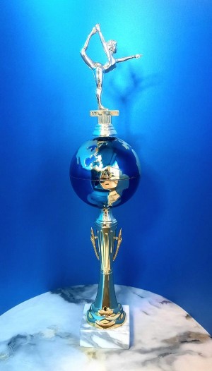 Кубок "Планета с фигурой"